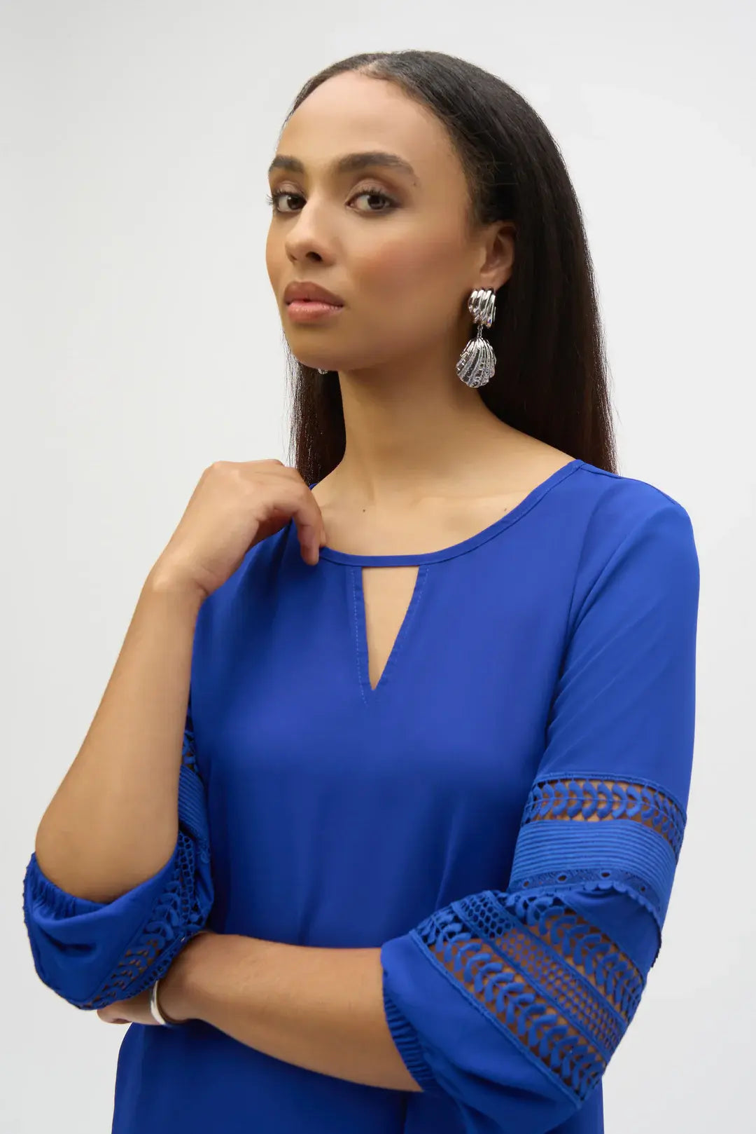 Blauwe blouse met detail aan de mouwen Joseph Ribkoff