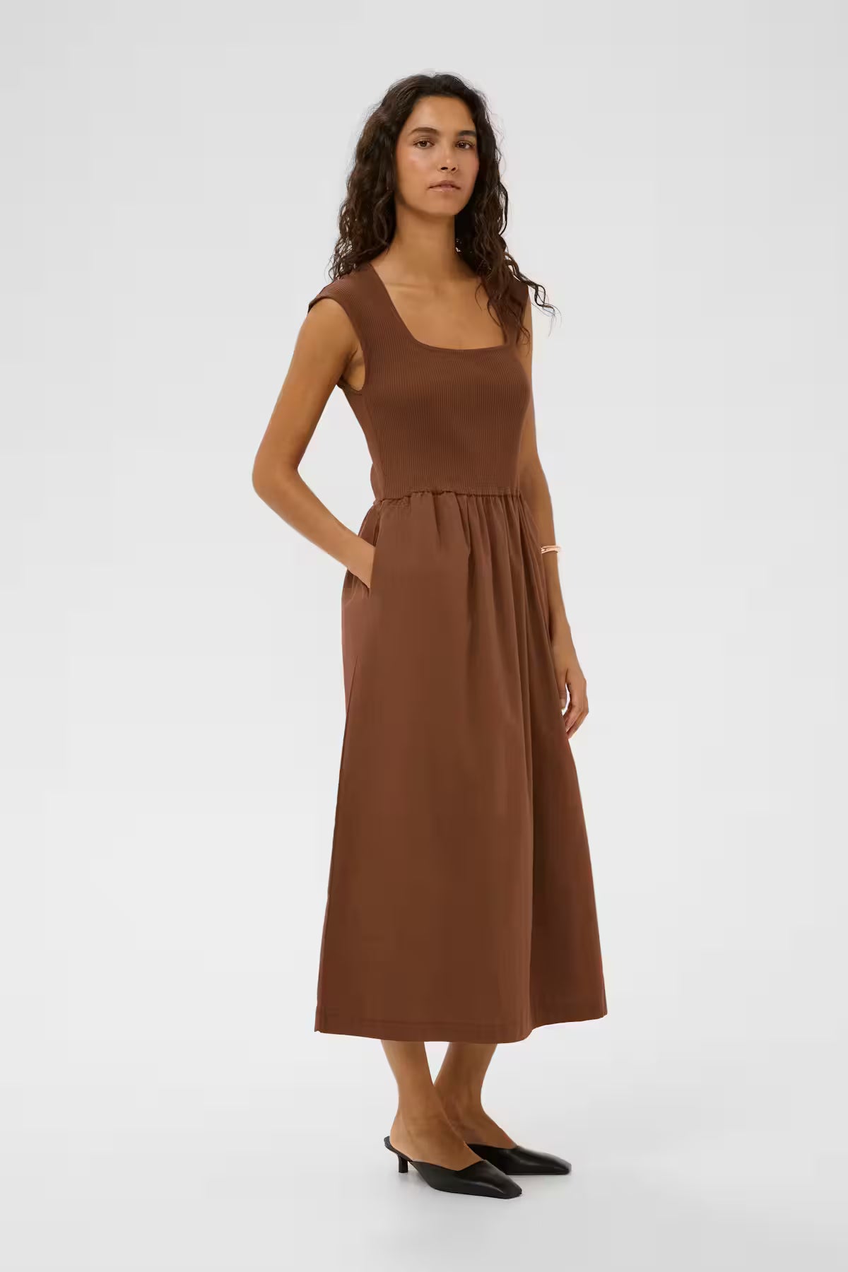 Bruine jurk Simone Febe Soaked In Luxury