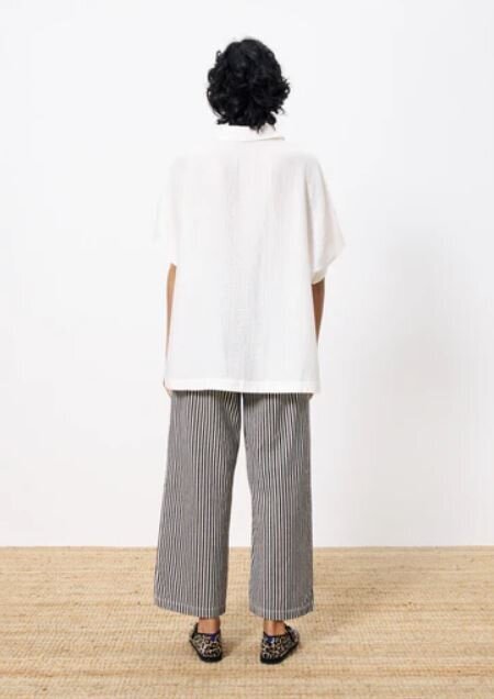 Witte oversized bloes in kreukstof Abiba FRNCH
