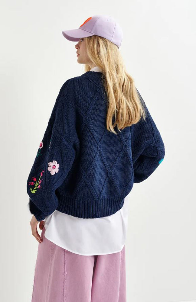 Donkerblauwe ribgebreide trui met bloemenborduursel Hadream Essentiel