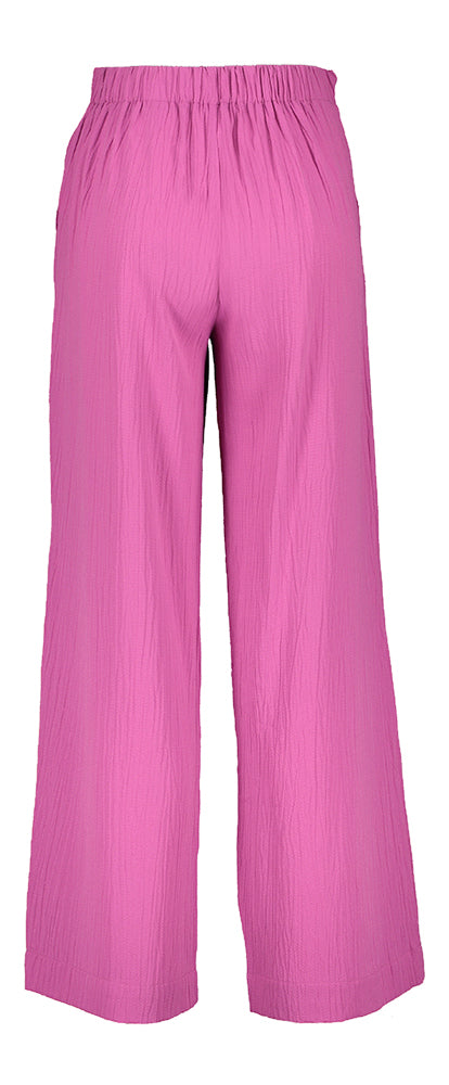 Roze soepelvallende broek in structuur Signe Nature