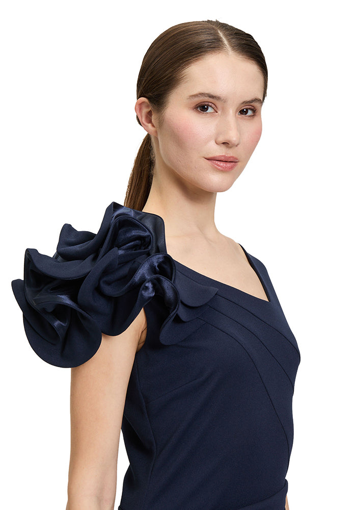 Robe de soirée longue bleu foncé avec détail à l'épaule Vera Mont