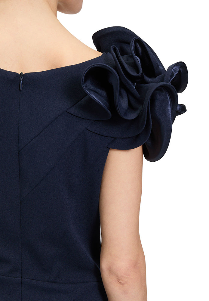 Robe de soirée longue bleu foncé avec détail à l'épaule Vera Mont