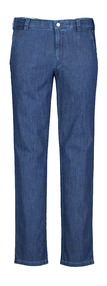 Un chino bleu dans un jean, c'est du Meyer