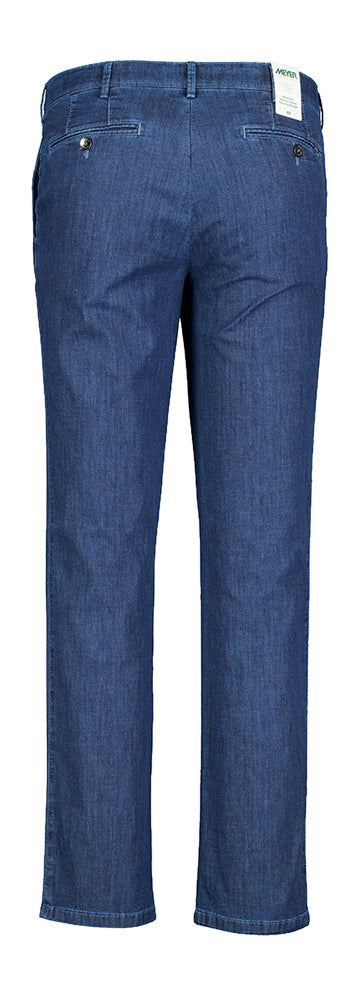 Un chino bleu dans un jean, c'est du Meyer