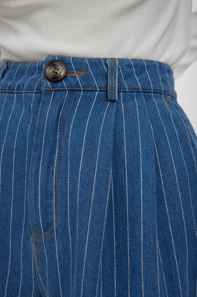 Short en jean bleu oversize à fines rayures Nulucie Numph