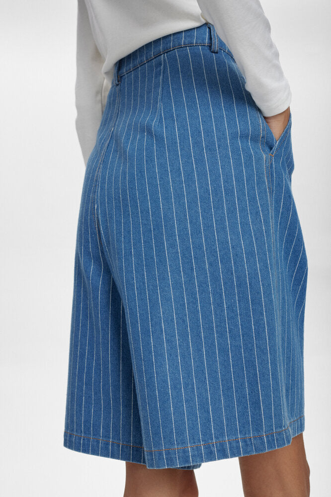 Short en jean bleu oversize à fines rayures Nulucie Numph