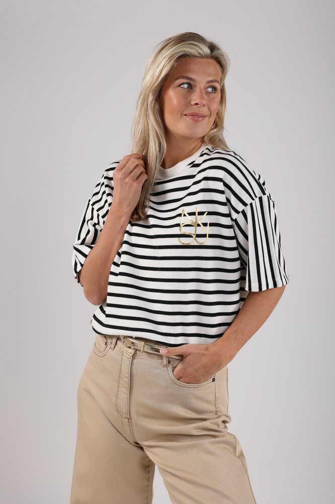 Ecru sweater met blauwe strepen Lotte Nukus