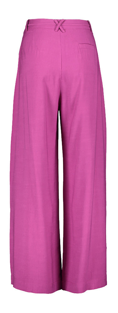 Pantalon large à plis couleur framboise de Julio Suncoo
