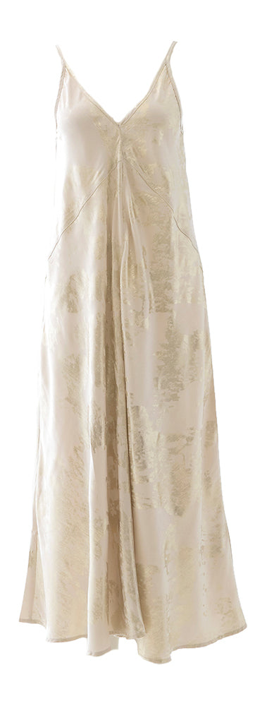 Robe dorée brillante imprégnée de luxe