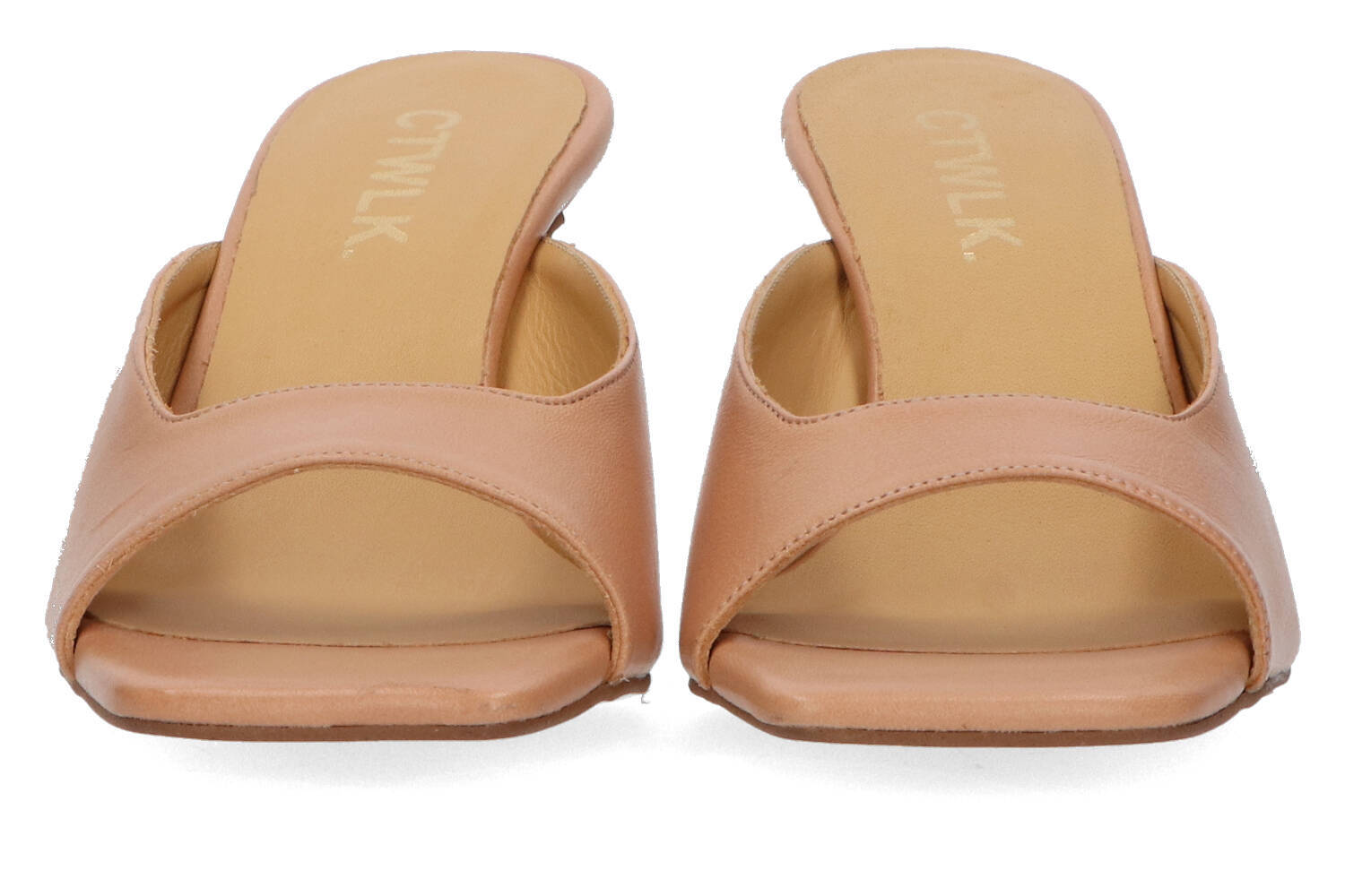 Sandales Alaquitta à talon, défilé Amauri