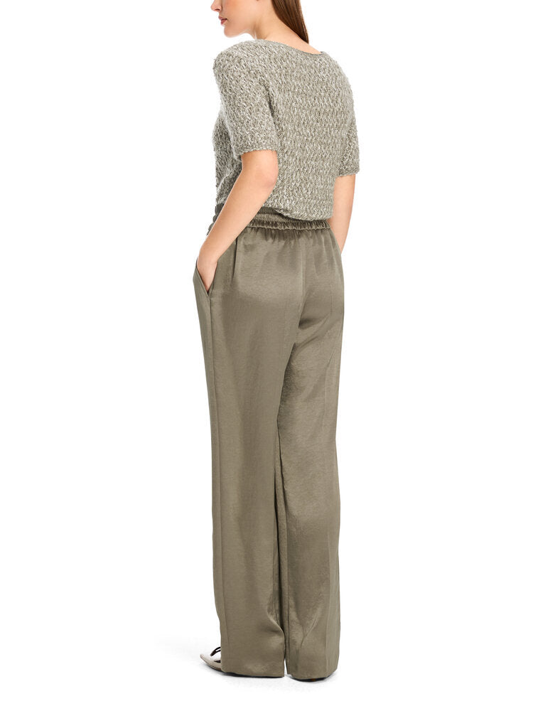 Groenkleurige glanzende broek met bandplooien Marc Cain collections