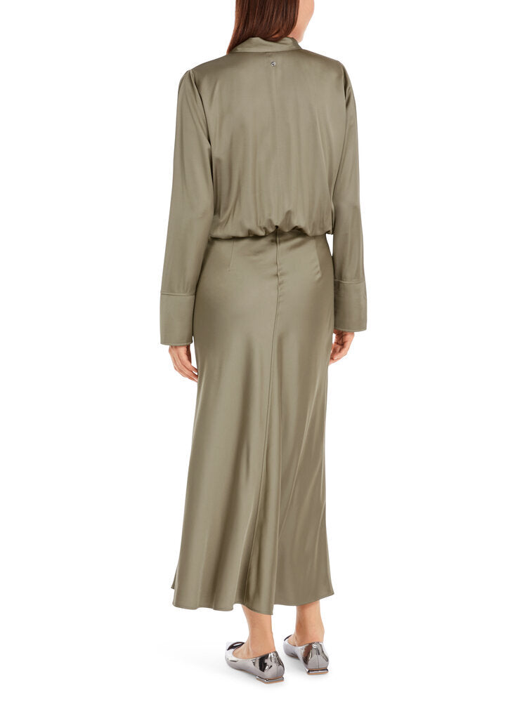Groene glanzende jurk met strikdetail Marc Cain collections