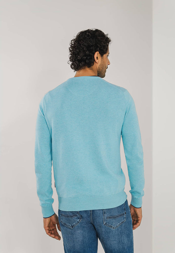 Pull bleu azur à la pointe de la technologie