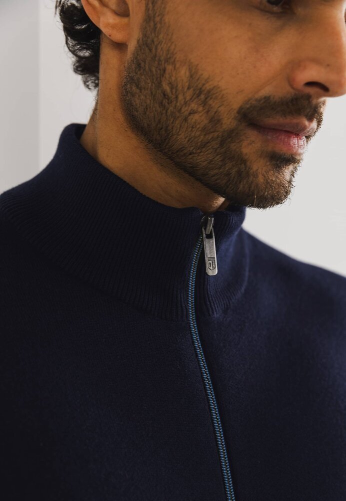 Gilet bleu foncé avec fermeture éclair à la pointe de la technologie