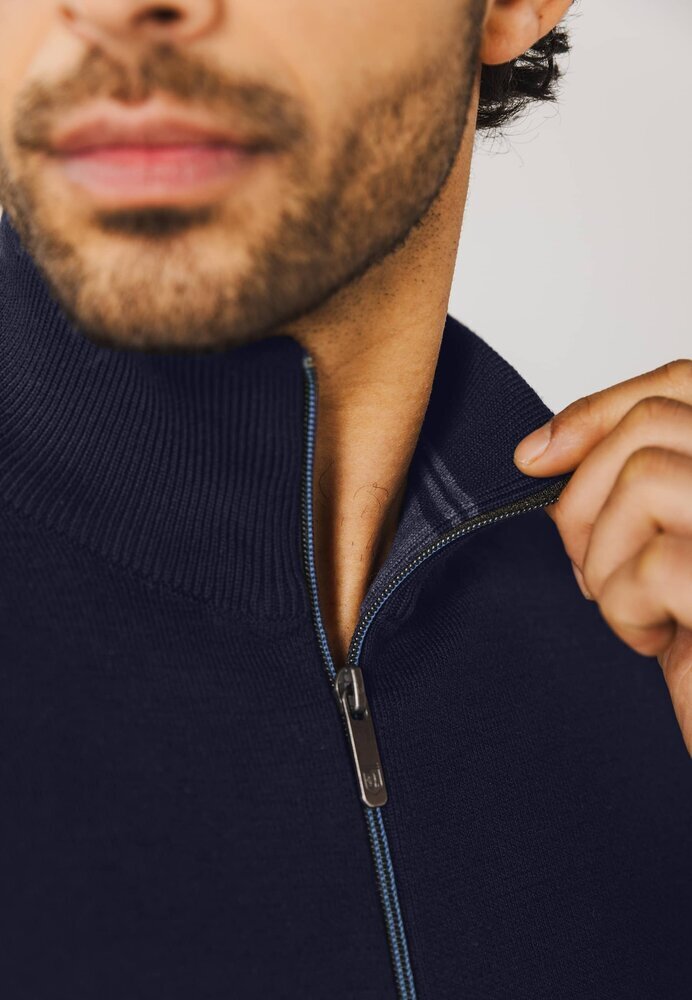 Gilet bleu foncé avec fermeture éclair à la pointe de la technologie