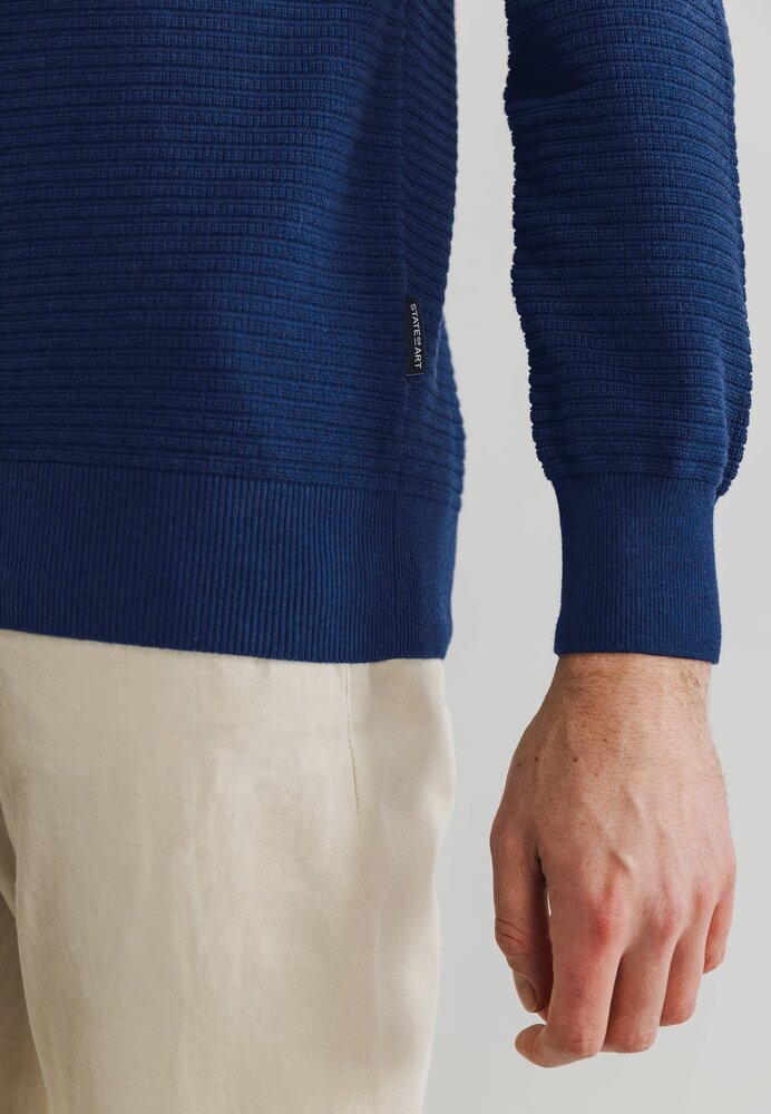 Pull bleu foncé à col rond, état de l'art