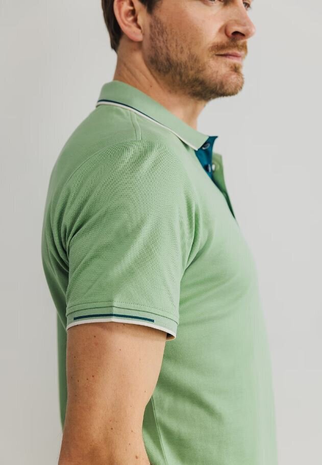 Polo vert à rayures, à la pointe de la technologie