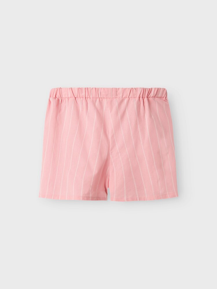 Short à rayures roses. Nommez-le.