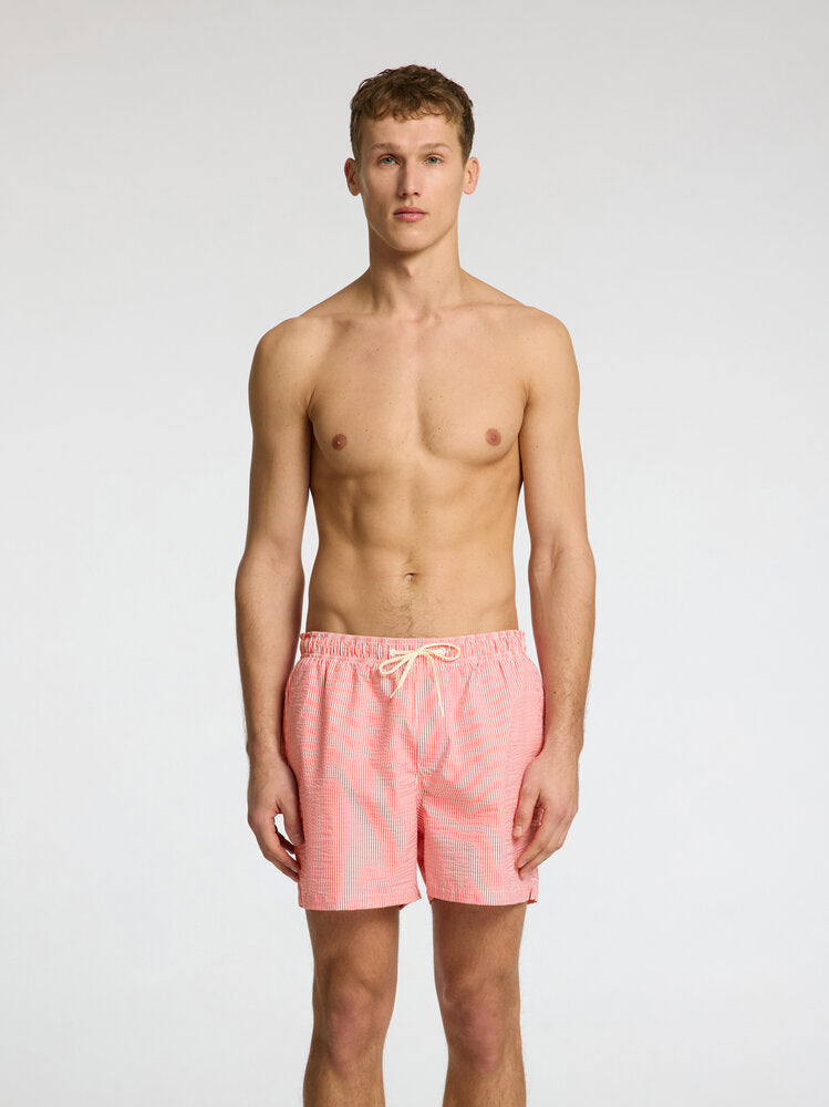 Short de bain à rayures rouges sélectionné