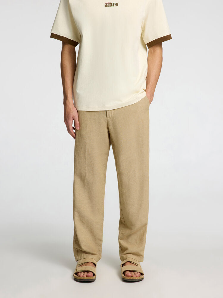 Pantalon en lin beige sélectionné