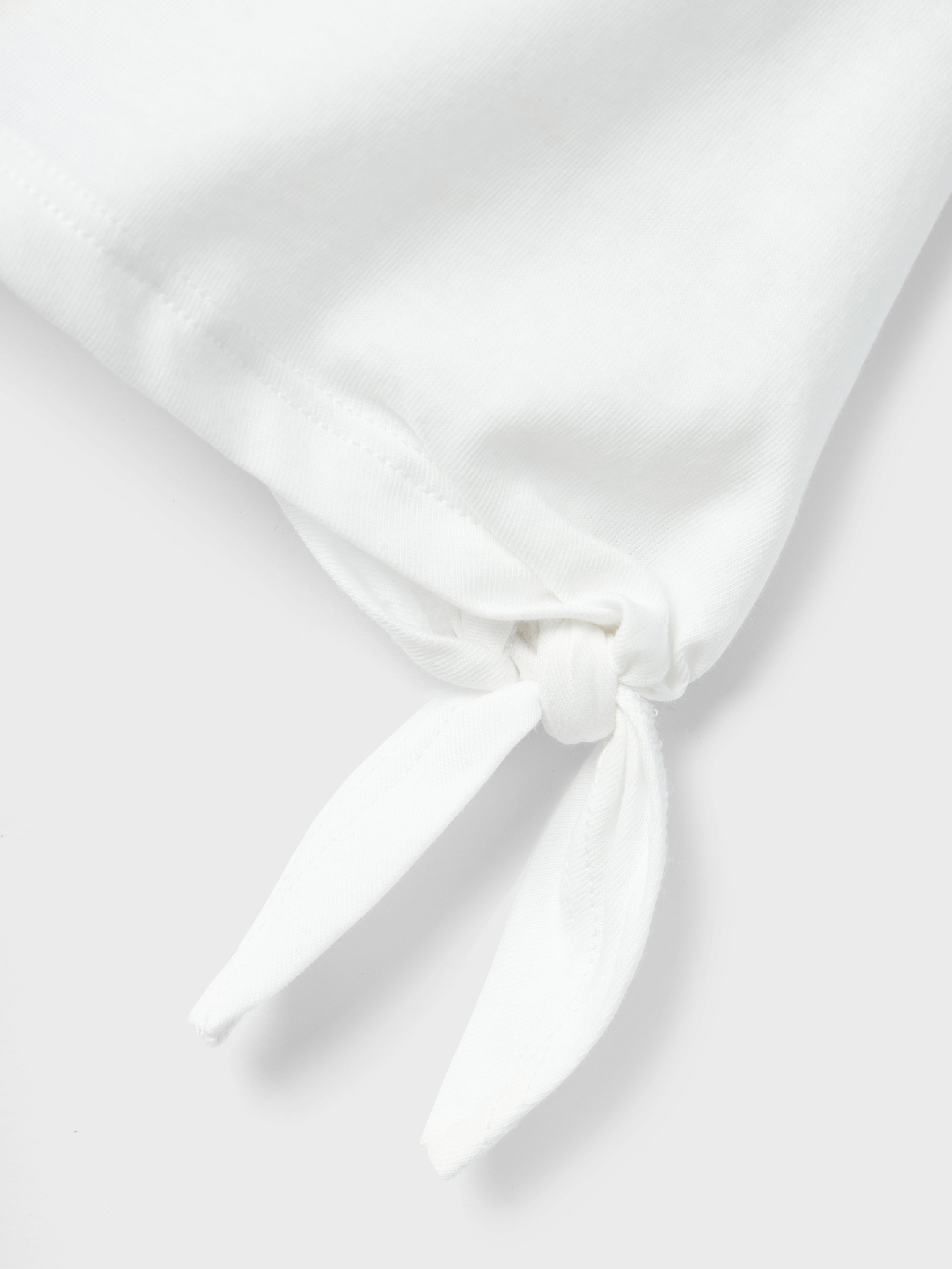 Haut blanc génial, nommez-le