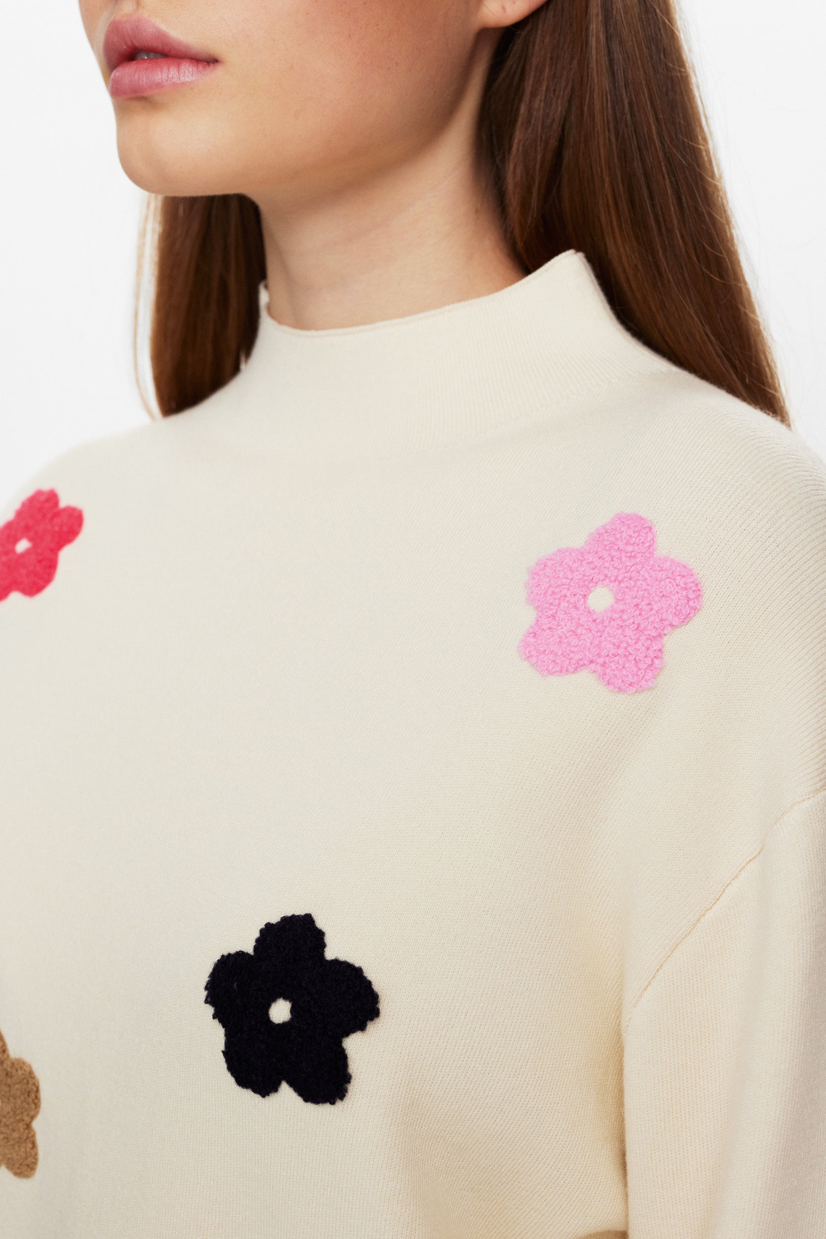 Ecru trui met bloemen Flow Numph