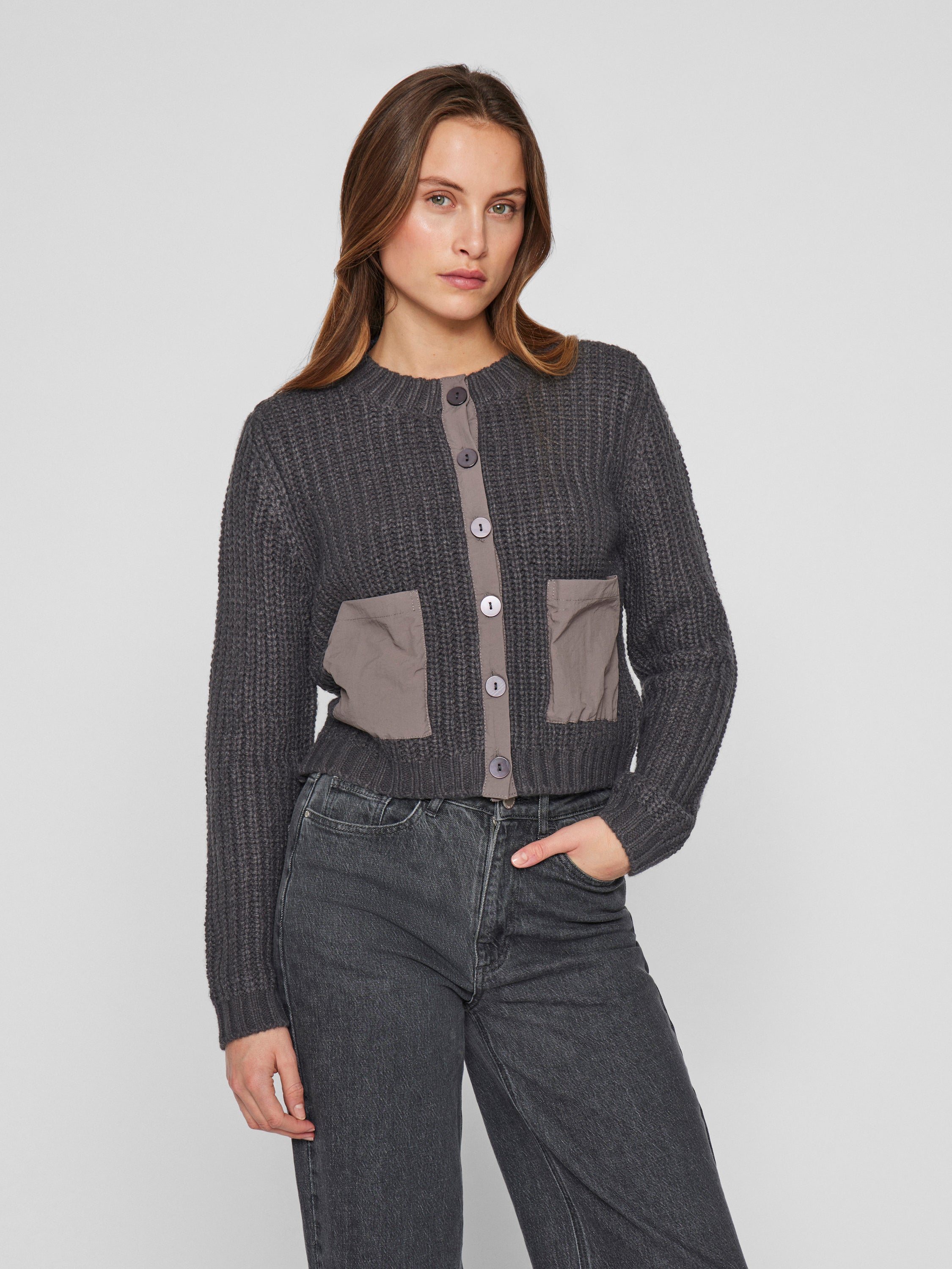 Gilet gris foncé à boutons et poches spéciales Viberg Vila