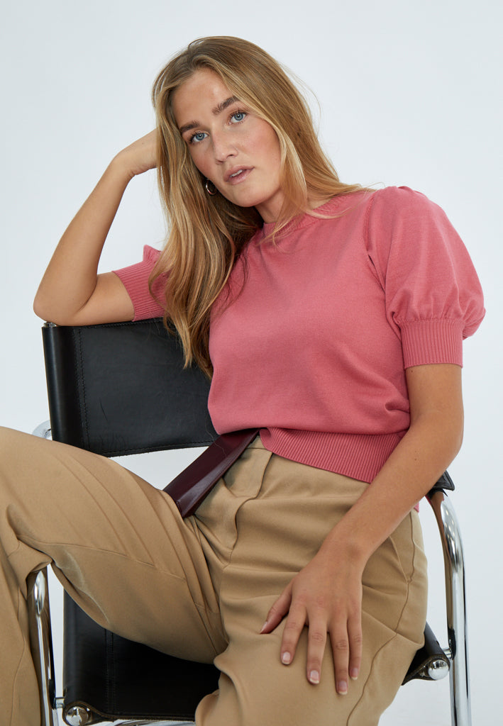 Koraal kleuerige trui met korte mouwen Liva Minus