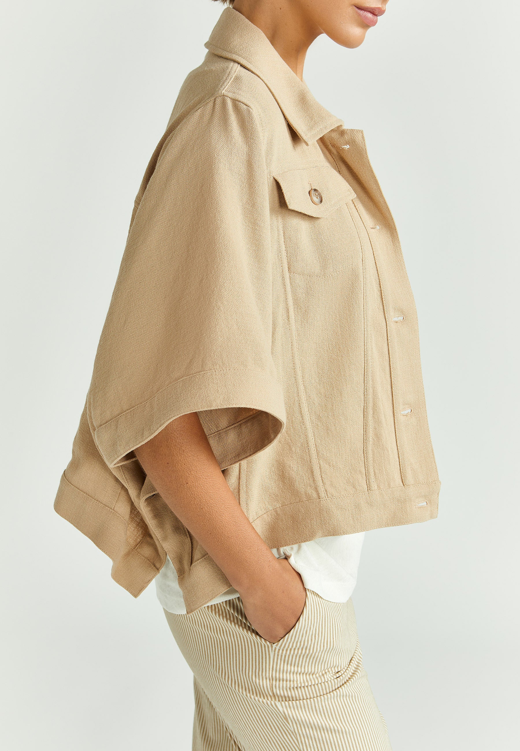 Beige vest met knoopsluiting Beria Xandres