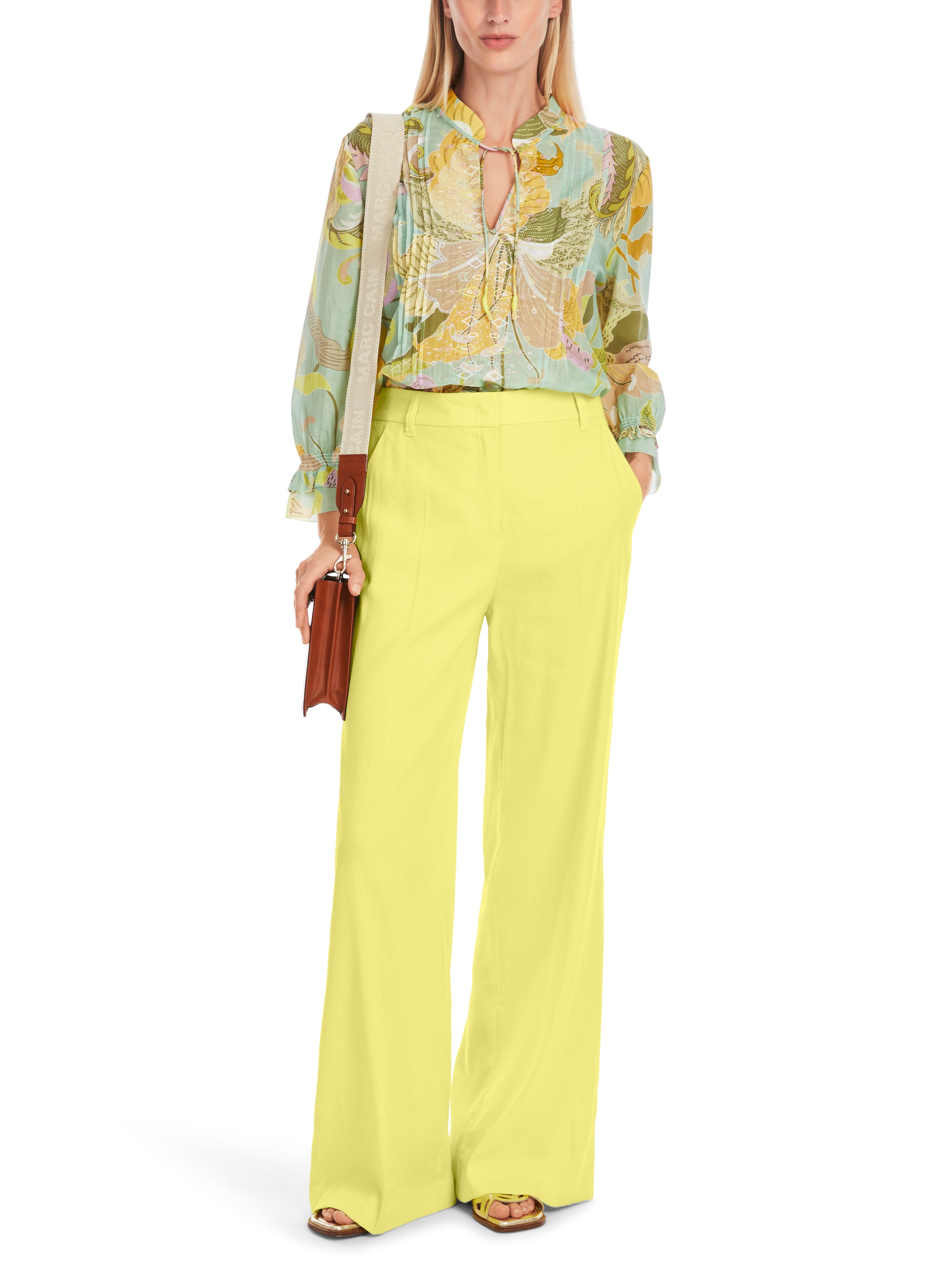 Pantalons en lin jaune vif, collections Marc Cain
