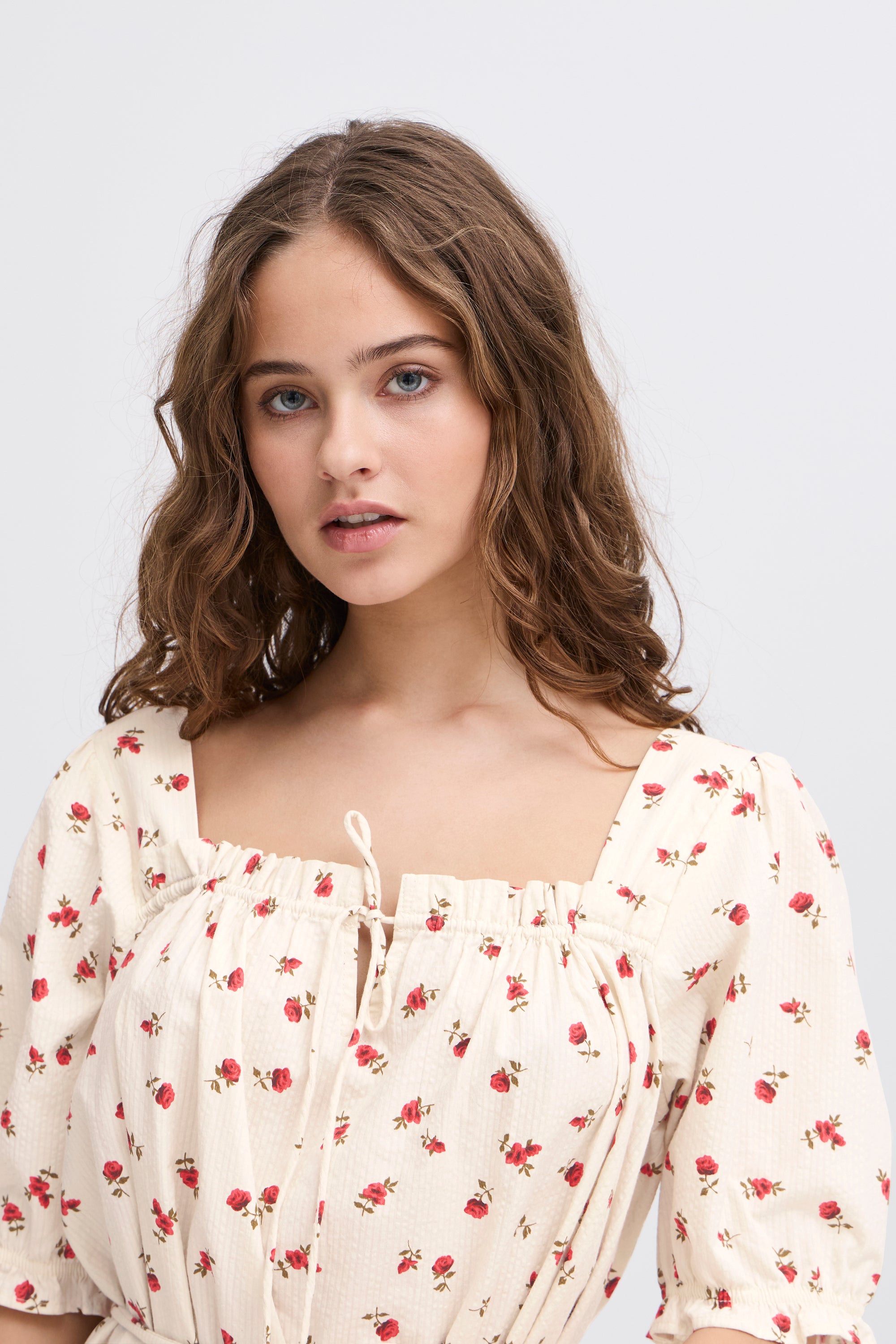 Robe beige à imprimé floral rouge Rosey Ichi