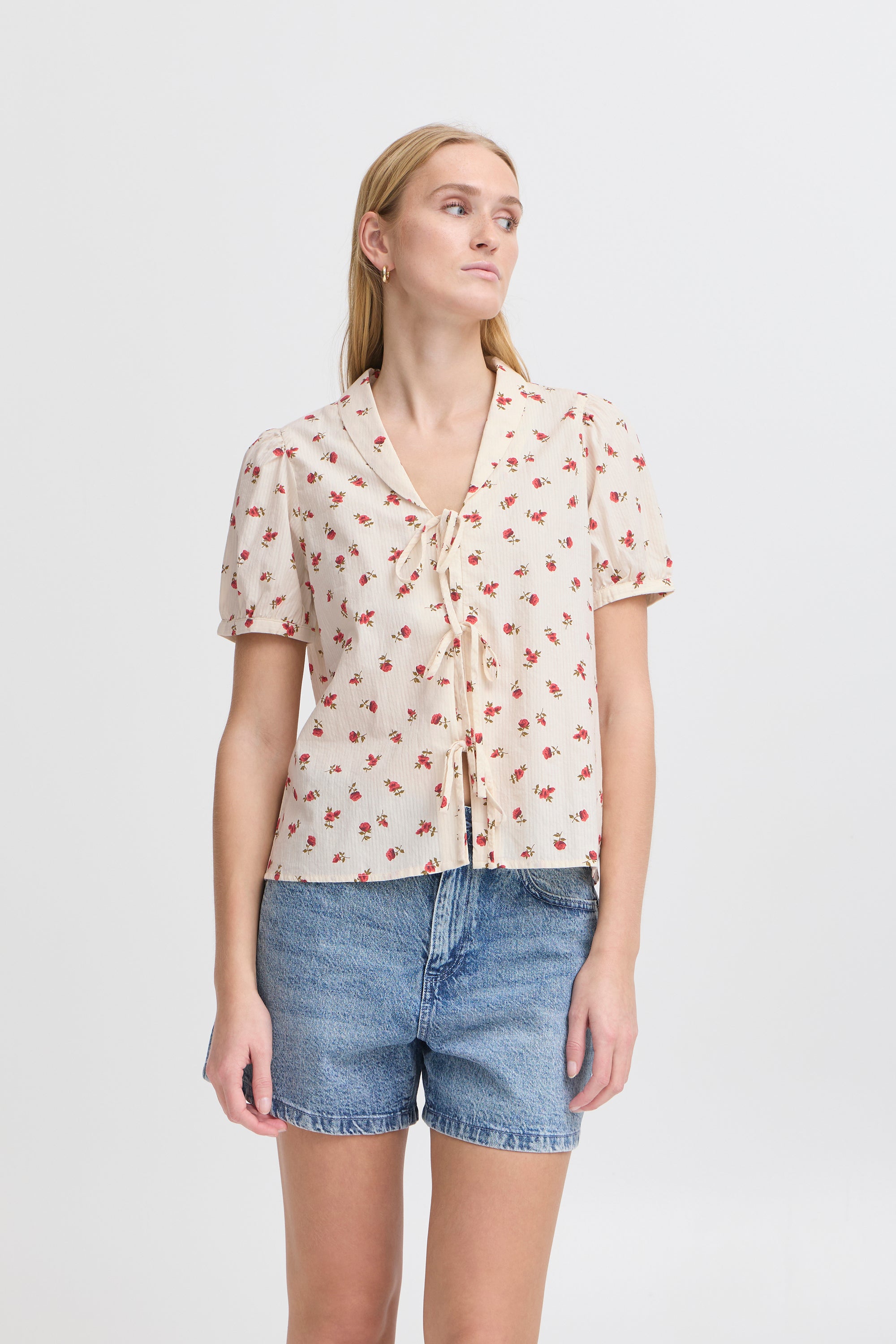 Chemisier beige à roses rouges Rosey Ichi