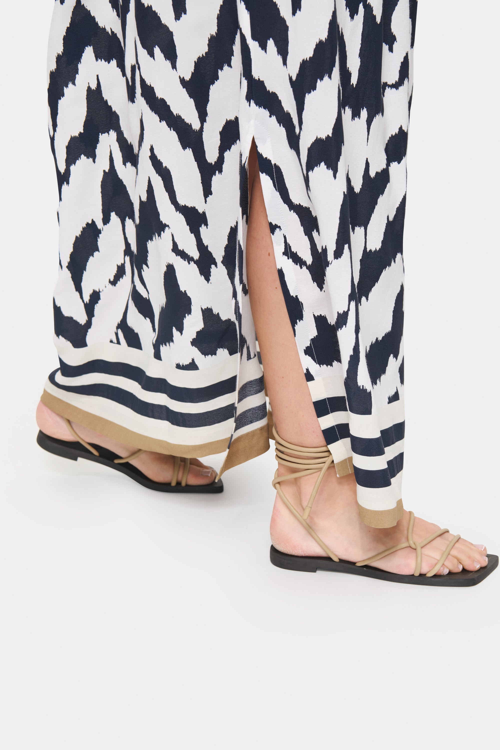 Jupe longue à pois noirs et blancs Saint Tropez