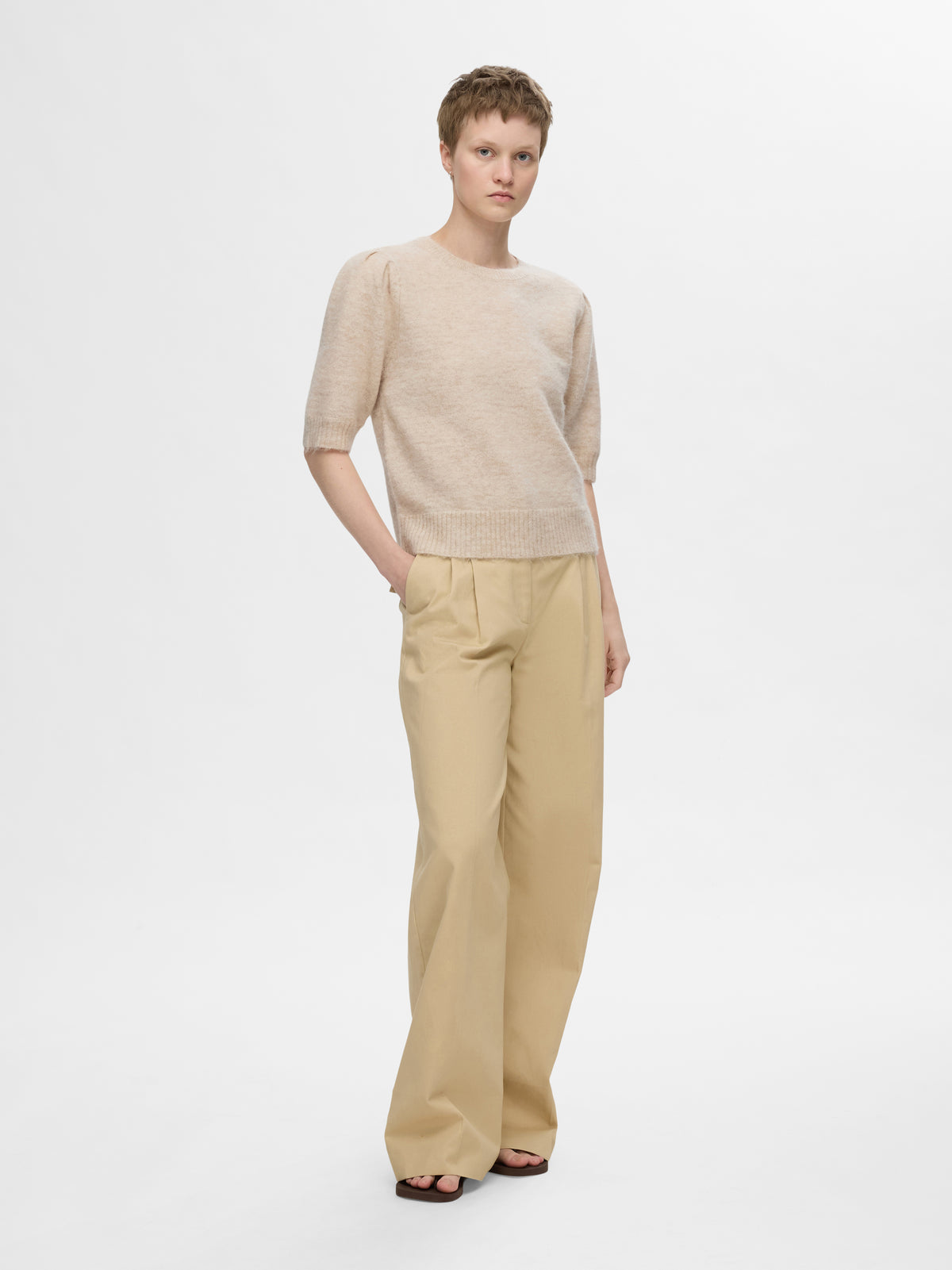 Beige pull met ronde hals en korte mouwen Selected