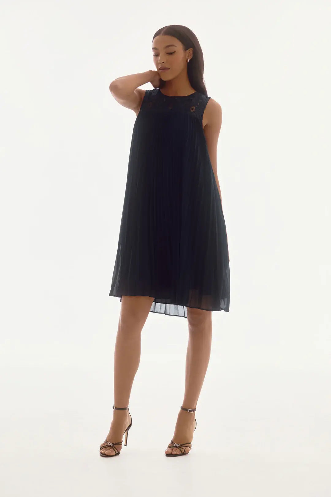 Robe plissée bleu foncé en dentelle Joseph Ribkoff