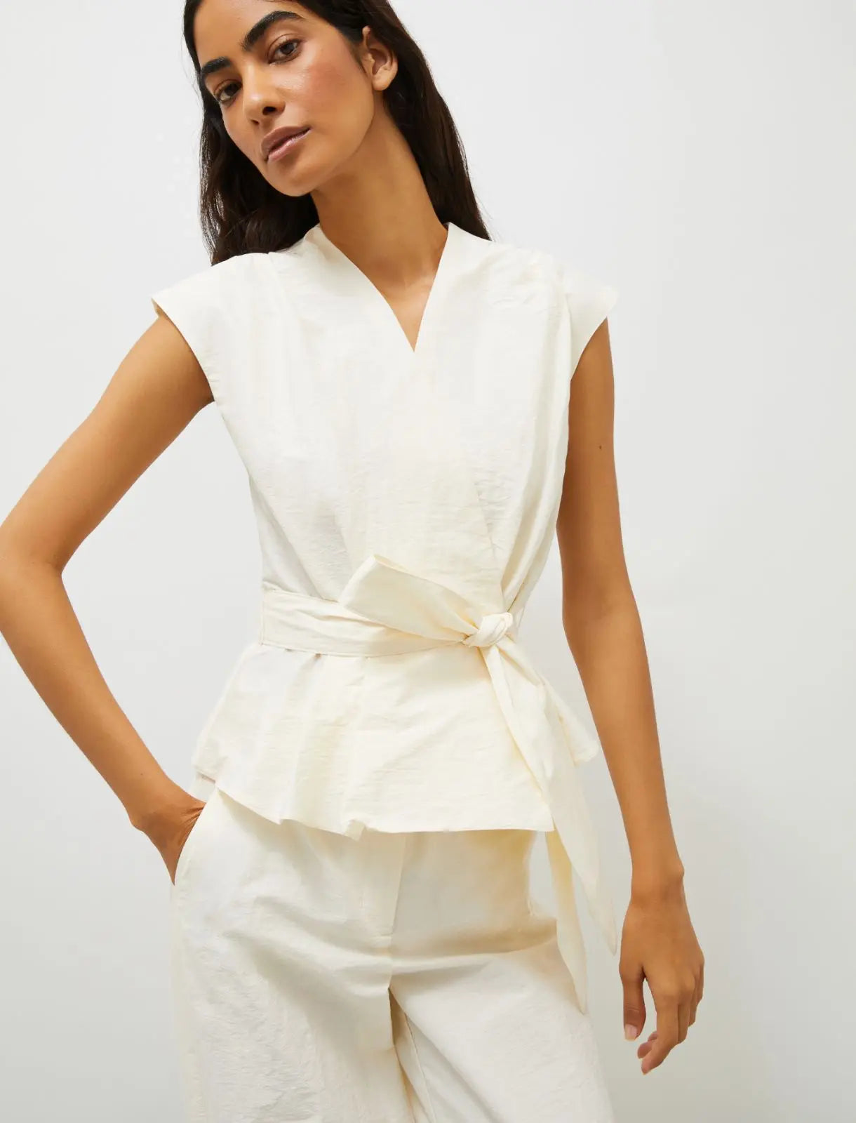 Top écru à bouton-pression à la taille Bronze Marella