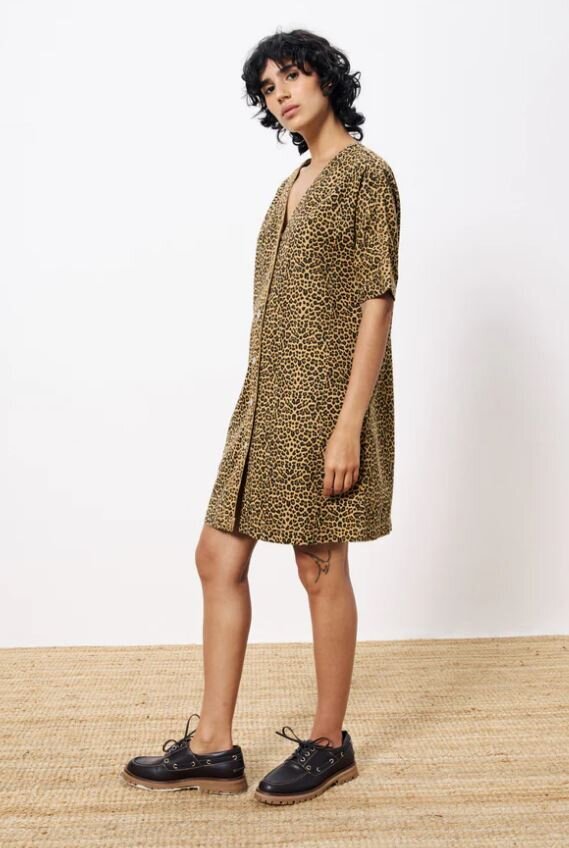 Robe en coton marron à imprimé animal, manches courtes et boutons dorés Aelita FRNCH