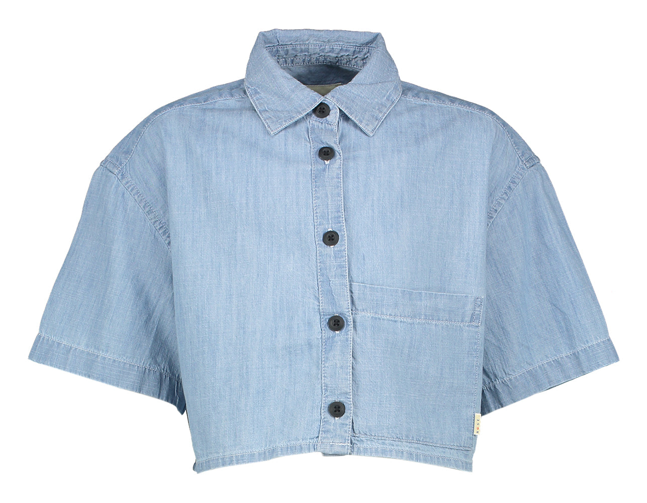 Chemisier court bleu porté avec un jean, style Wiggle Bellerose