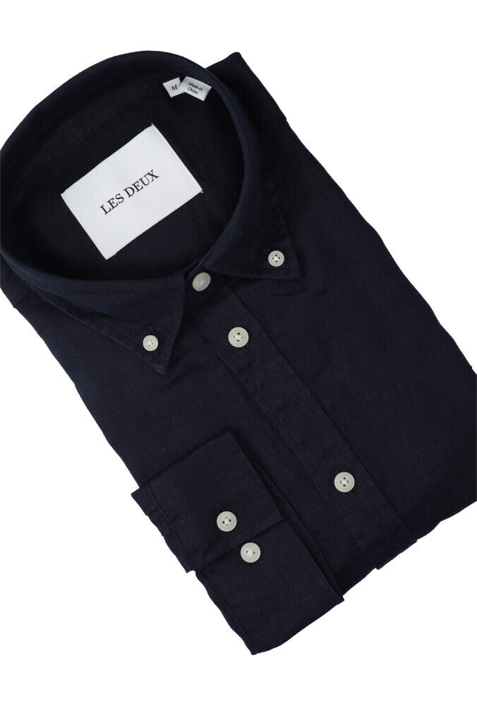 Chemise en lin bleu foncé (coupe ajustée) à manches longues Les Deux