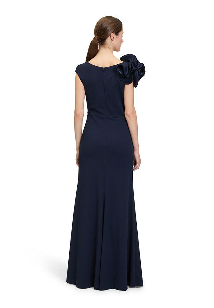 Robe de soirée longue bleu foncé avec détail à l'épaule Vera Mont