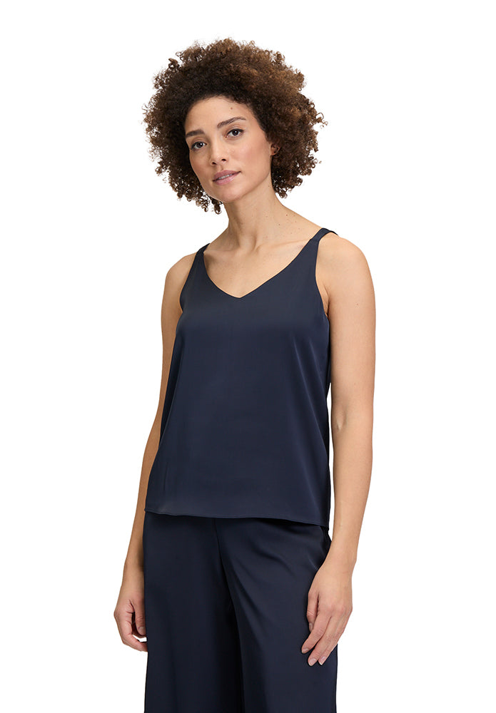 Donkerblauwe glanzende top met V-hals Vera Mont