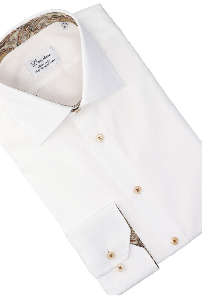 Chemise blanche en coton (coupe classique) à manches longues et boutons beiges Stenströms