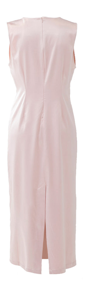 La robe longue sans manches rose poudré d'Emelia Nathalie Vleeschouwer