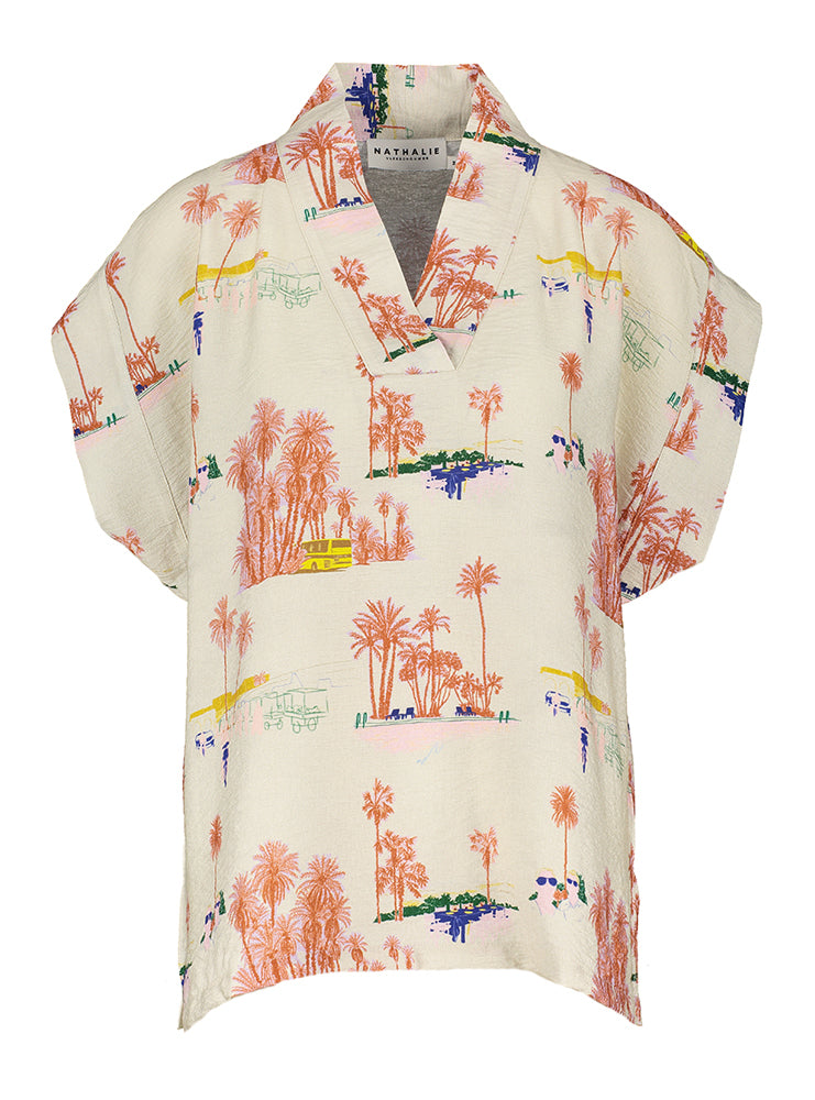 Blouse beige à col V et palmiers par Nathalie Vleeschouwer