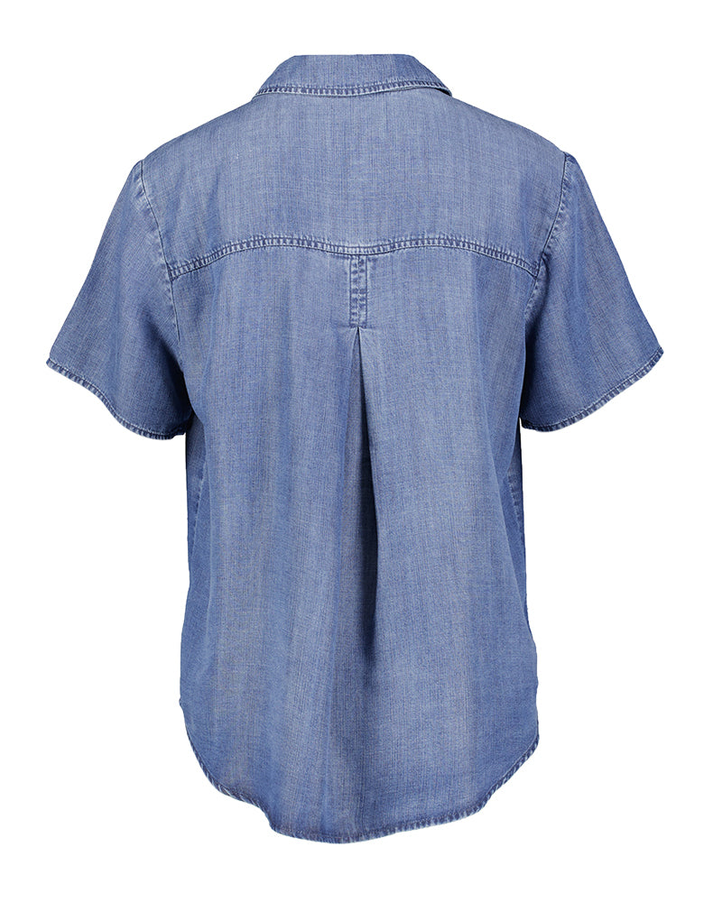 Blouse bleue et jean : look Bella Dahl