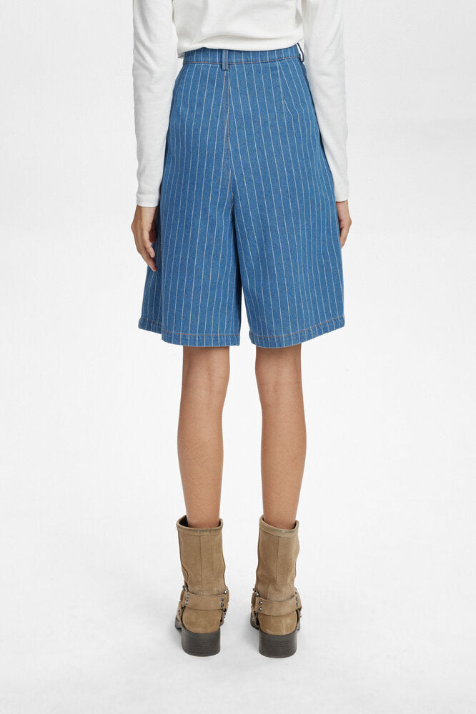 Short en jean bleu oversize à fines rayures Nulucie Numph
