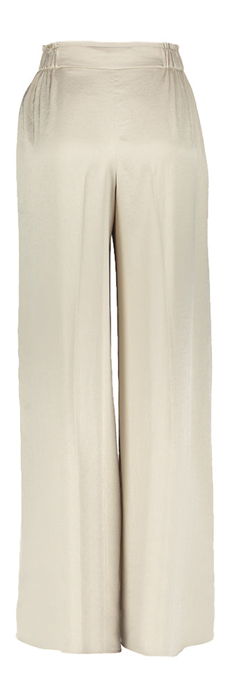 Le pantalon brillant couleur perle de Carla Natan