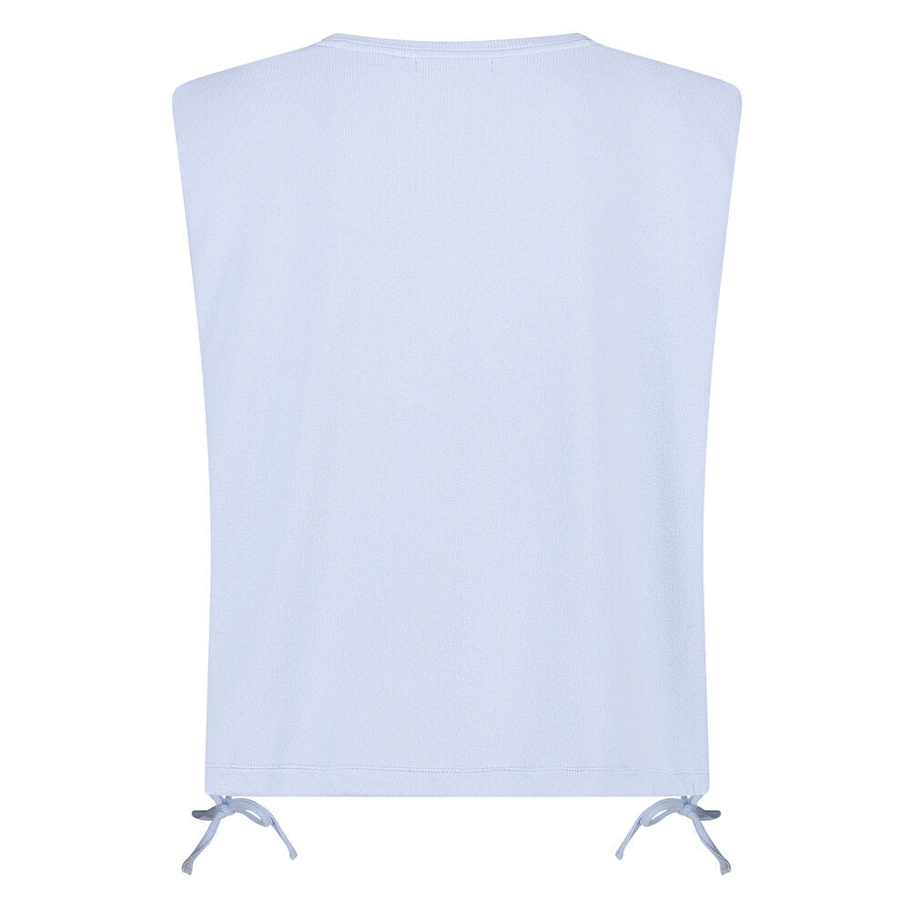 Pull bleu sans manches avec un lien à nouer en bas, signé Babette Nukus