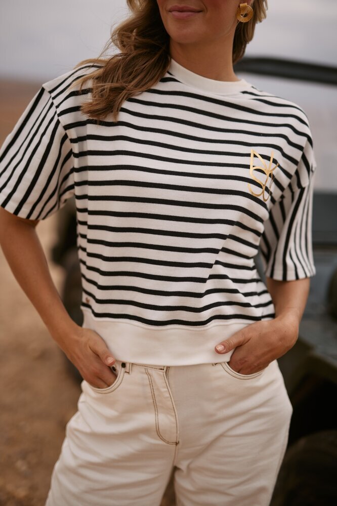 Ecru sweater met blauwe strepen Lotte Nukus